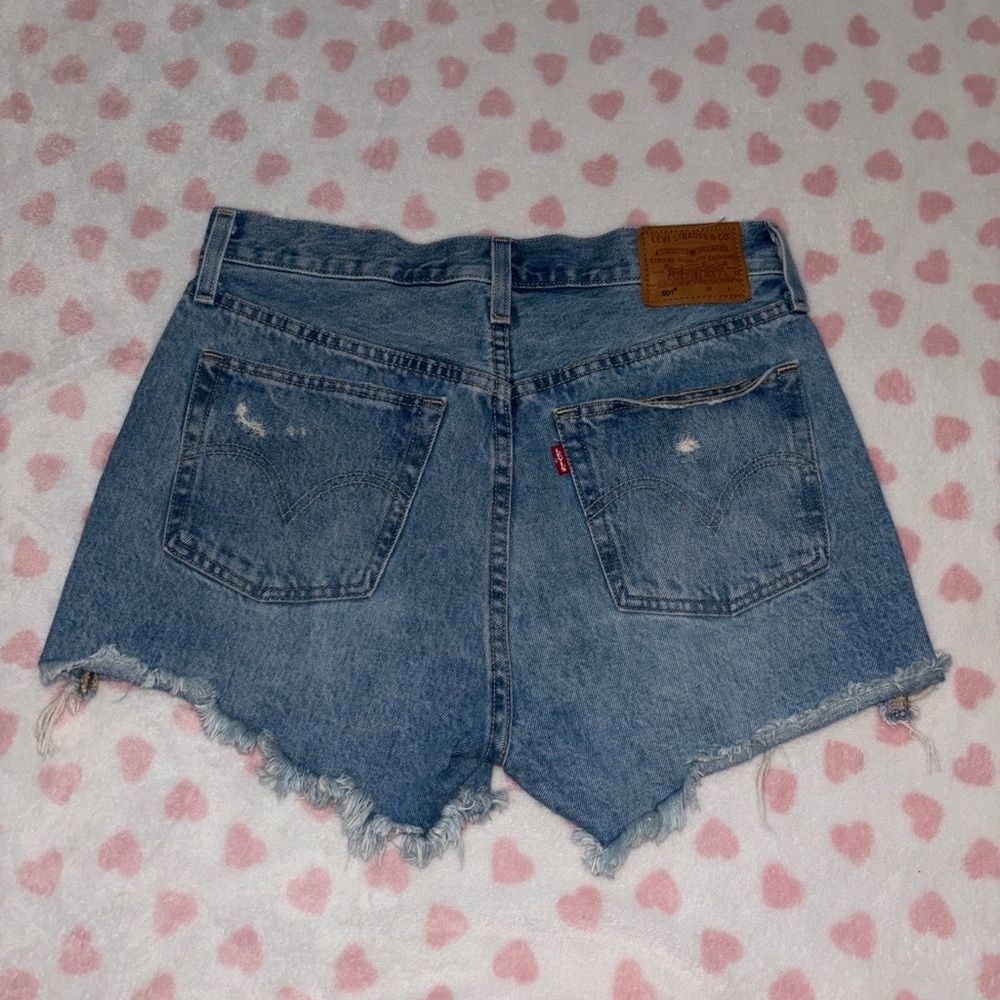 Levi’s 501 distressed Jean shorts size 27